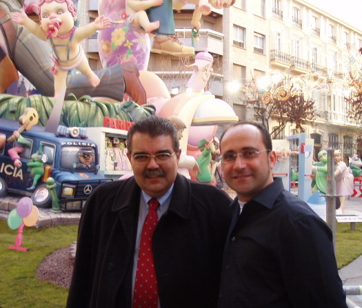 a ver si le chuleo un par de entraditas de palco.jpg